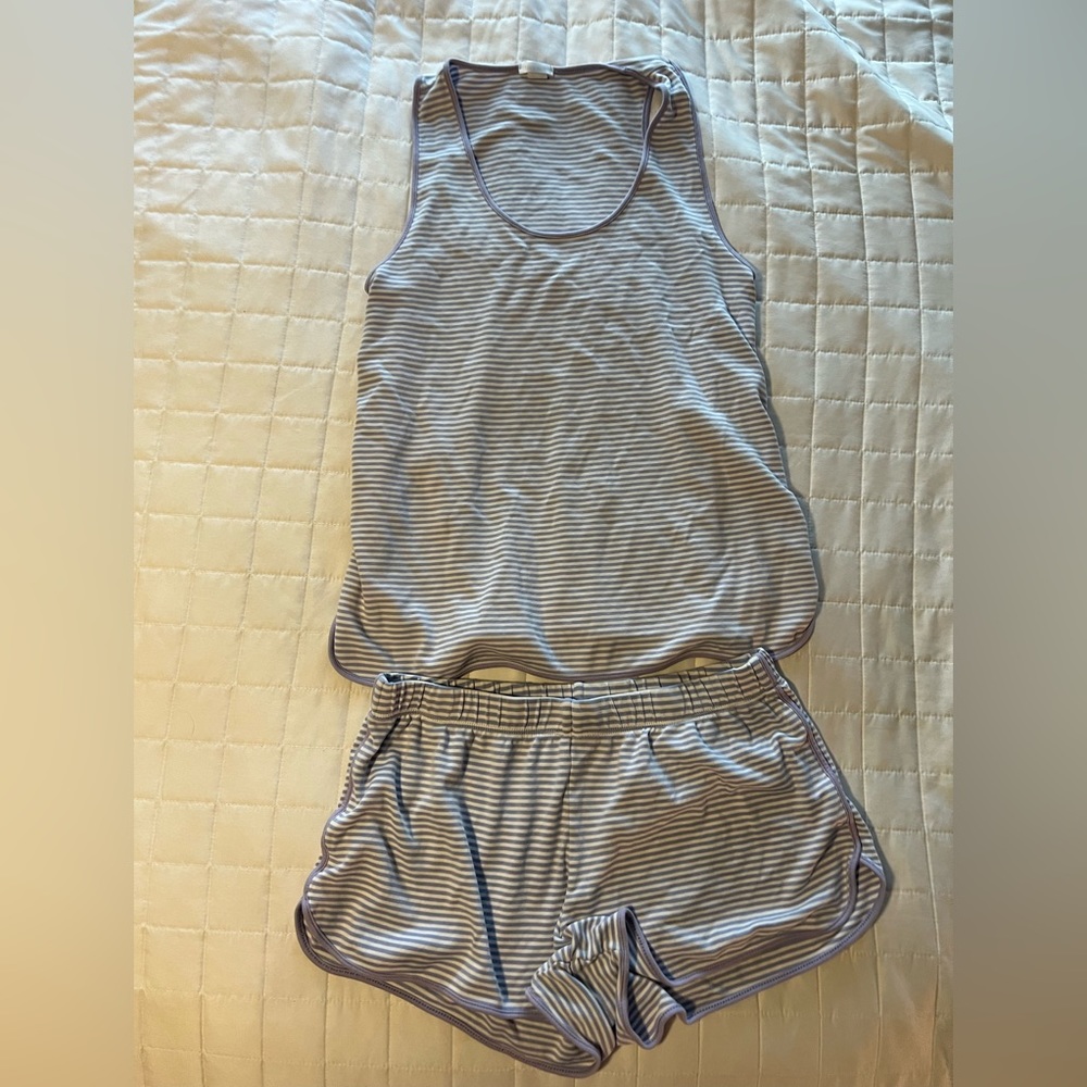 Lake pajamas size medium tank and shorts in hydrangea color
